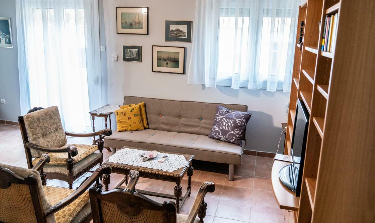 Next To The Sea - Apartment Αγία Τριάδα Εξωτερικό φωτογραφία